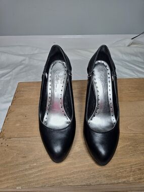 BCBG Black Pointed Toe Leather Pumps